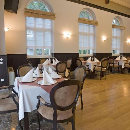 Hotel Apollo Darlowko Bagian luar foto