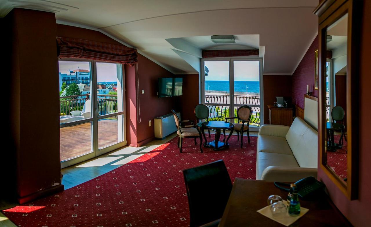 Hotel Apollo Darlowko Bagian luar foto