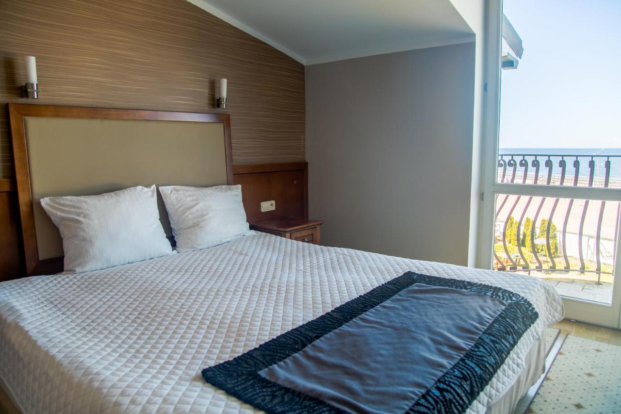 Hotel Apollo Darlowko Bagian luar foto