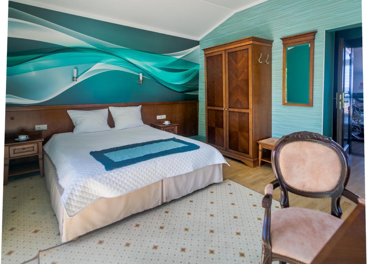 Hotel Apollo Darlowko Bagian luar foto