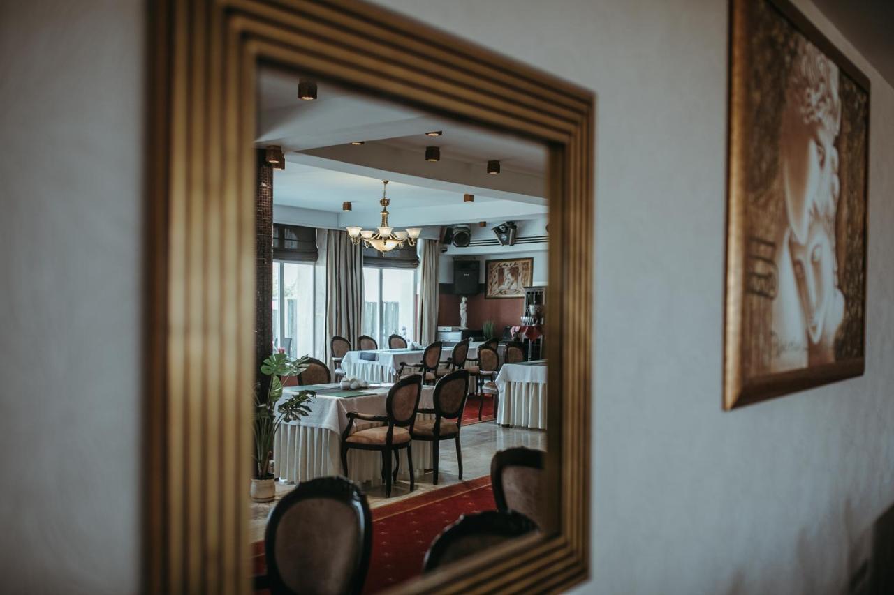 Hotel Apollo Darlowko Bagian luar foto
