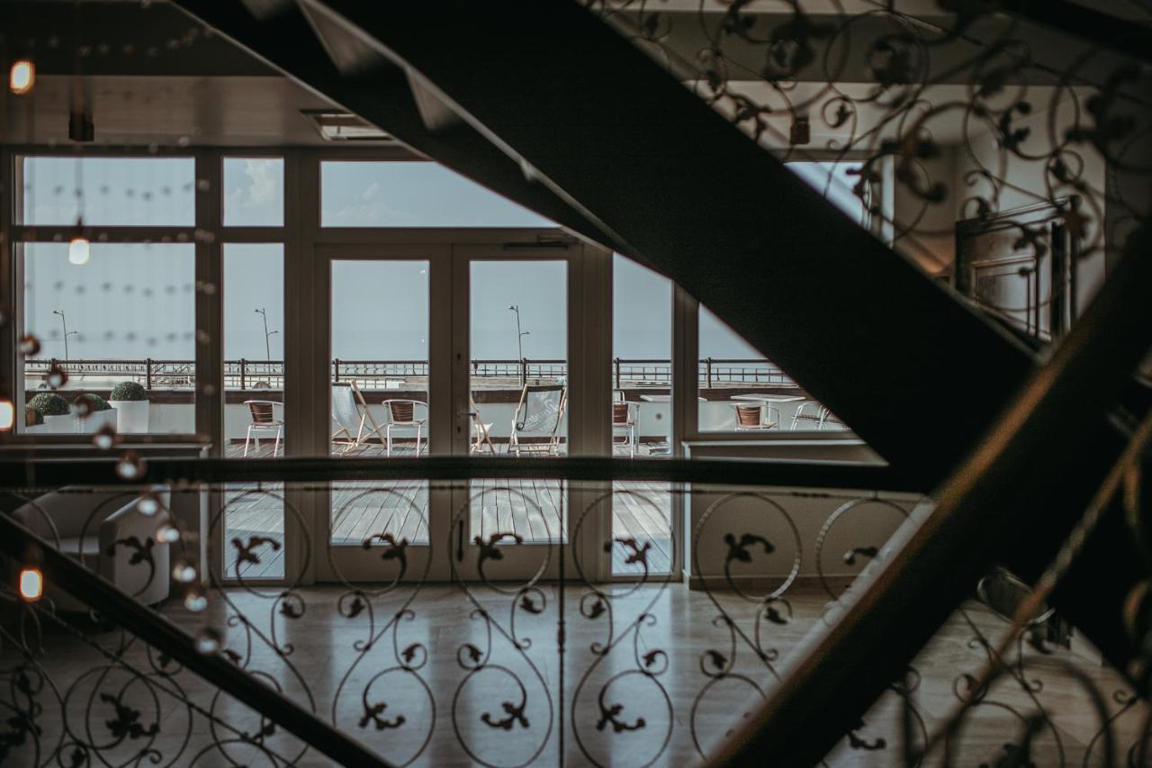 Hotel Apollo Darlowko Bagian luar foto