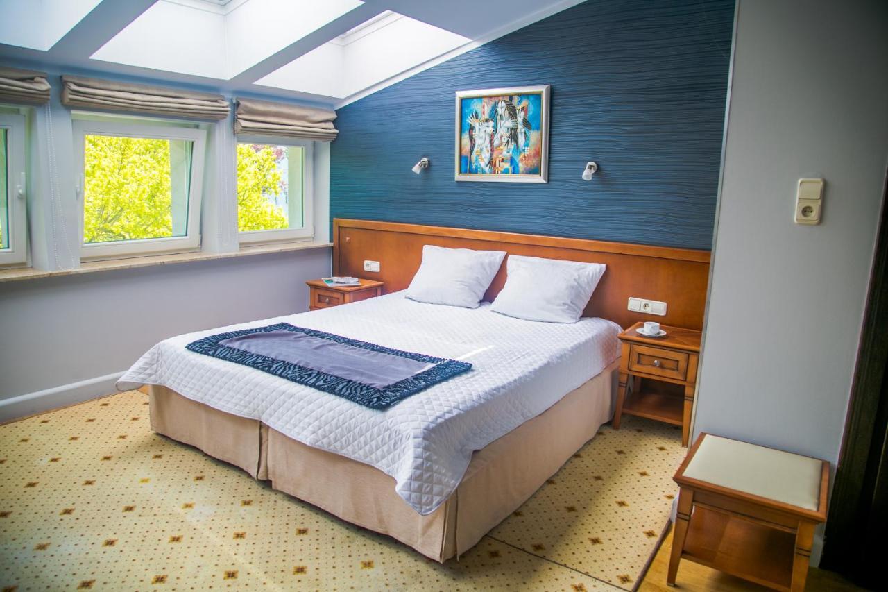Hotel Apollo Darlowko Bagian luar foto
