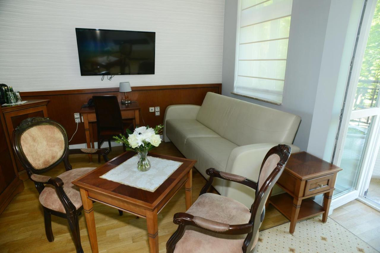 Hotel Apollo Darlowko Bagian luar foto